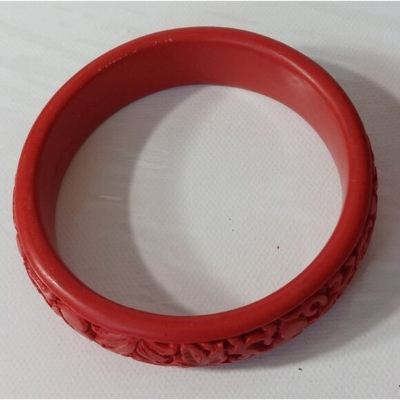 Heavily Carved Cinnabar? Resin Western Floral Motif Red Bangle Bracelet - Picture 5 of 7